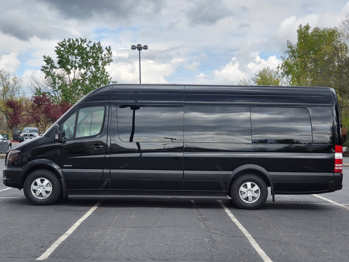 Limo Bus for Sale in PORTLAND, WA - Photo 2