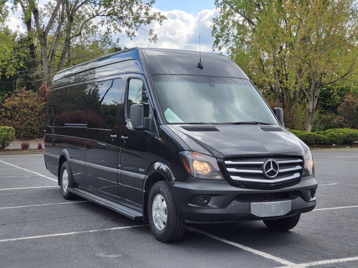 Limo Bus for Sale in PORTLAND, WA - Photo 7