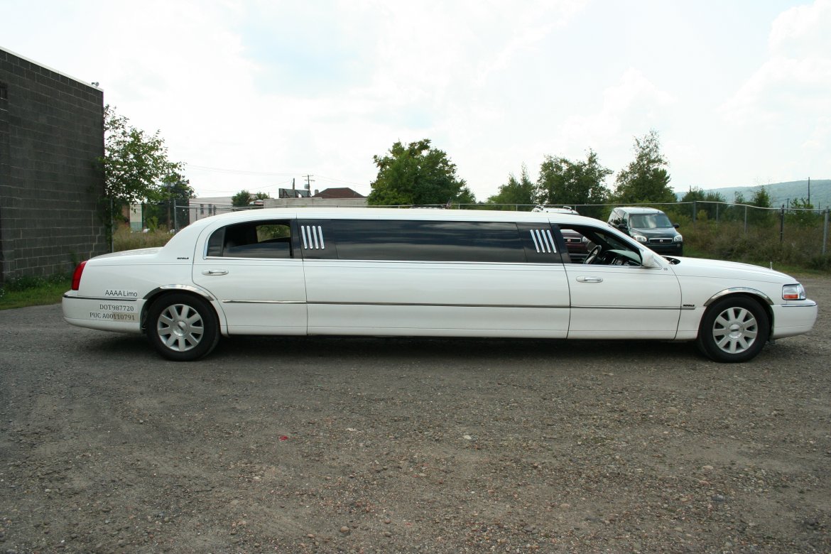 Limousine for sale: 2003 Lincoln Town Car 100&quot; by Royal