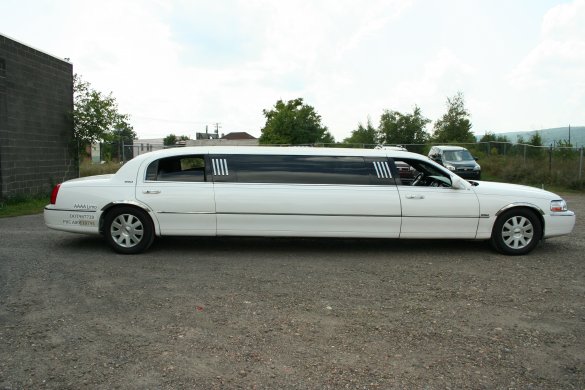 2003 Lincoln Town Car Limousine for Sale in forty fort, PA - Main Photo