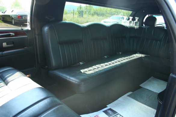 2003 Lincoln Town Car Limousine for Sale in forty fort, PA - Photo 2