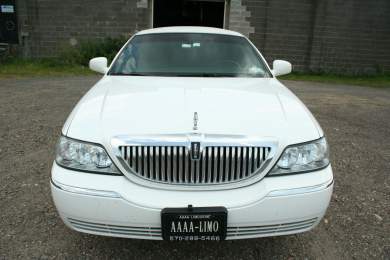 2003 Lincoln Town Car Limousine for Sale in forty fort, Pennsylvania, US - Photo 4
