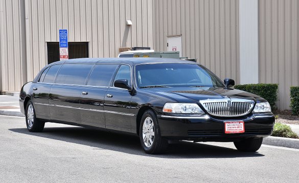 2011 Lincoln town car Limousine for Sale in Fontana, CA - Photo 2