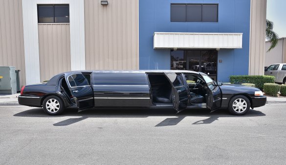 2011 Lincoln town car Limousine for Sale in Fontana, CA - Main Photo