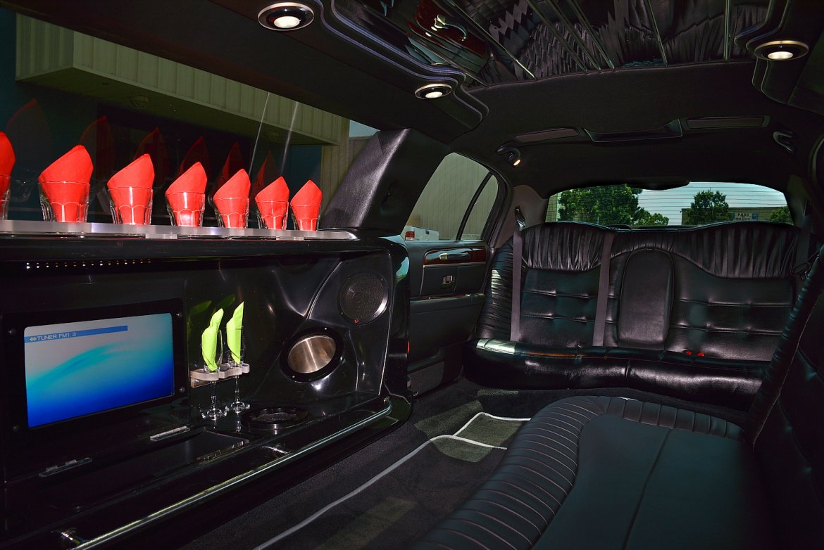 Photo of Limousine for sale: 2011 Lincoln town car 120&quot; by Tiffany