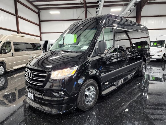 2022 Mercedes-Benz Sprinter 3500 170 Midwest Luxe Business Class Sprinter for Sale in Houston, TX - Photo 3