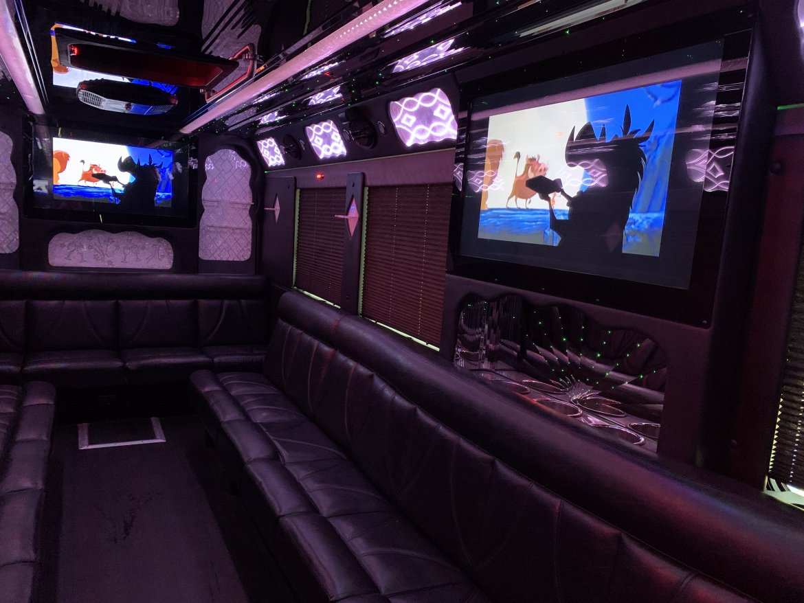 Motorcoach for Sale in Anaheim, CA - Photo 13