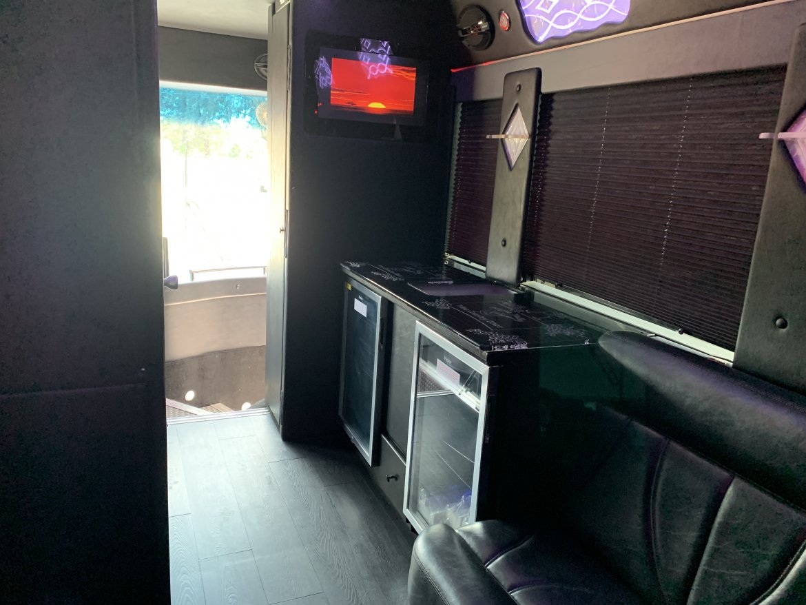 Motorcoach for Sale in Anaheim, CA - Photo 16
