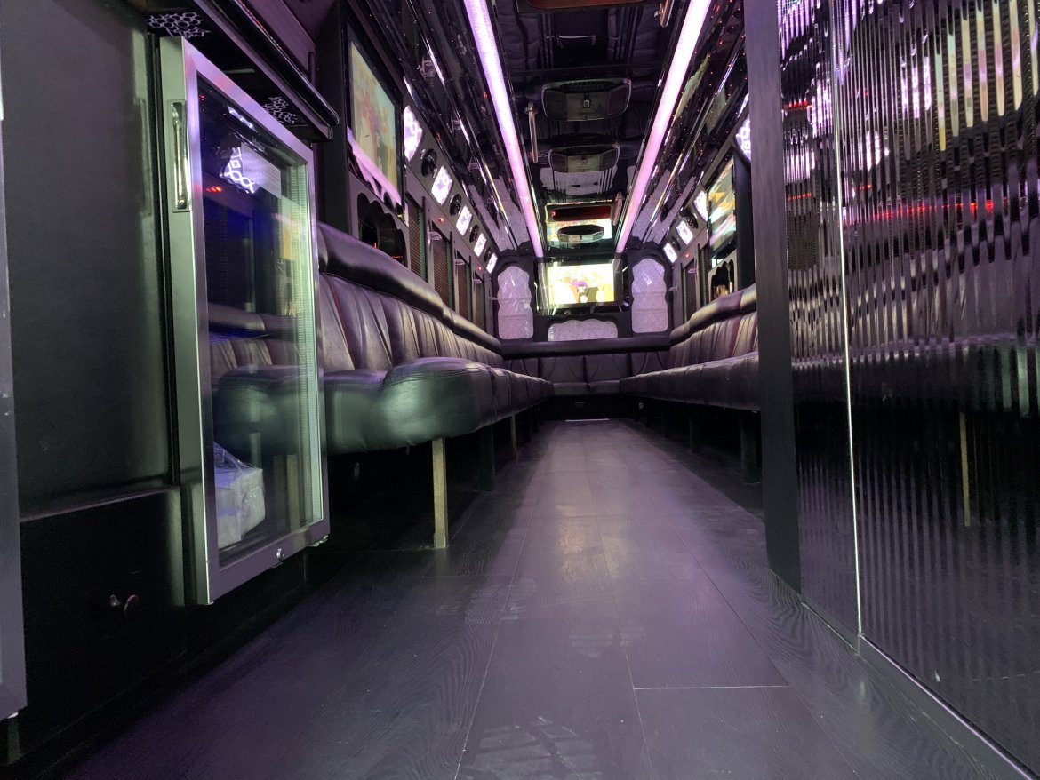 Motorcoach for Sale in Anaheim, CA - Photo 19