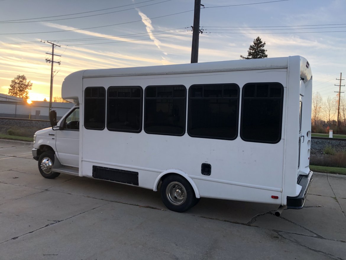 Limo Bus for Sale in Harrison Twp, MI - Photo 13