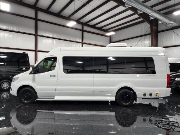 2021 Mercedes-Benz Sprinter 3500 170" EXT Midwest Luxe Daycruiser Sprinter for Sale in Houston, TX - Photo 3