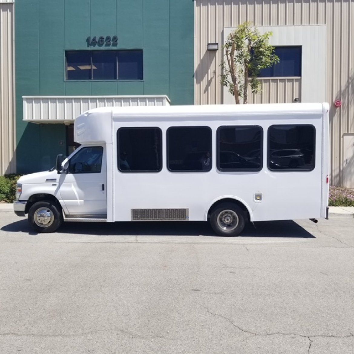 Limo Bus for Sale in fontana, CA - Photo 4