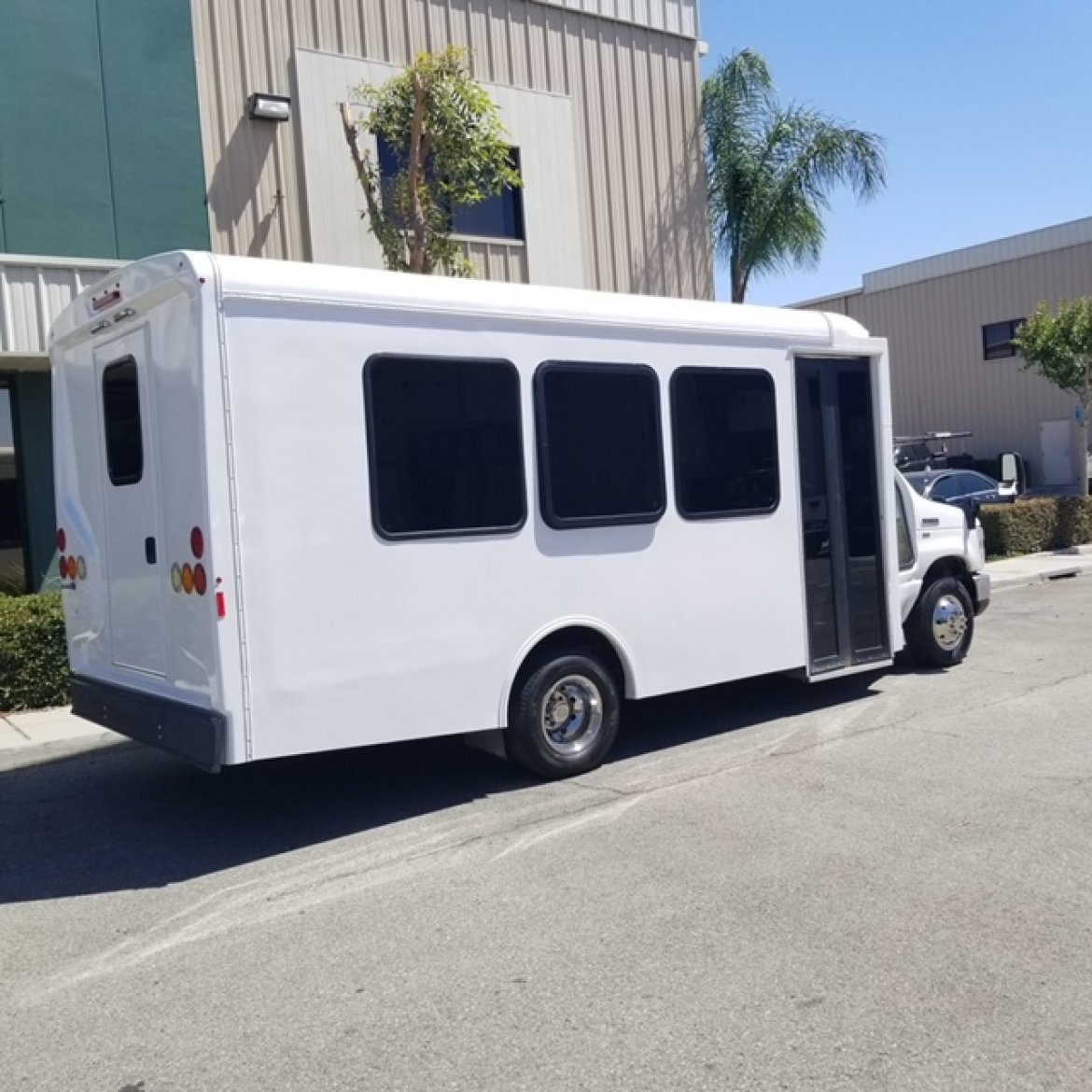 Limo Bus for Sale in fontana, CA - Photo 10