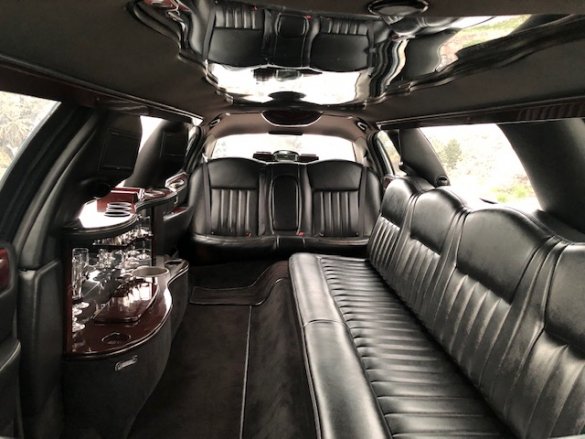 2008 Lincoln Towncar stretch 5 door Limousine for Sale in Reno, NV - Photo 2