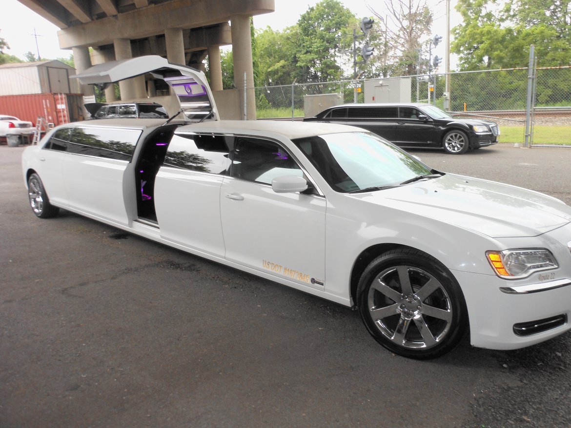 Limousine for sale: 2014 Chrysler 300 140&quot; by SPV Coach