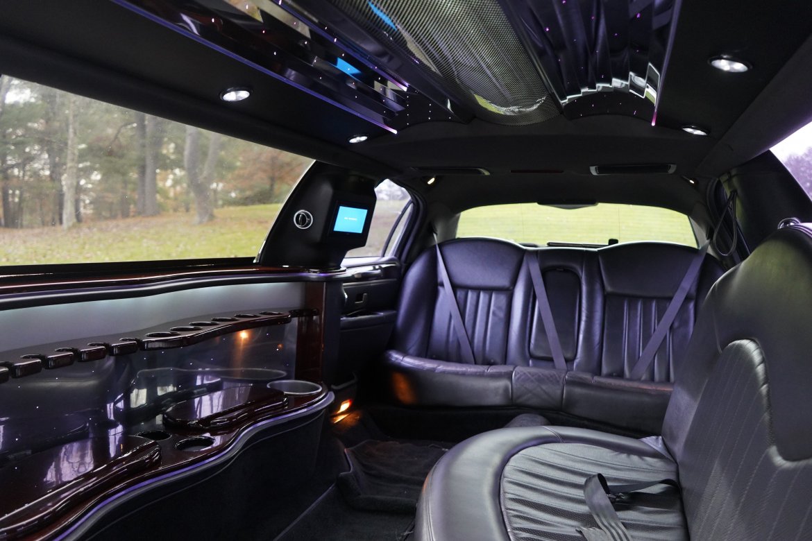 Limousine for Sale in Johnson City, NY - Photo 11