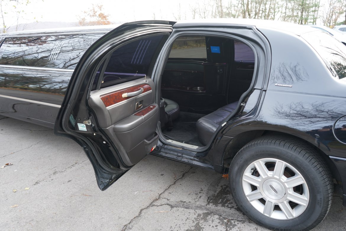 Limousine for Sale in Johnson City, NY - Photo 13