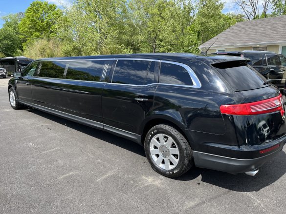 2015 Lincoln MKT 120” Limousine for Sale in Pasadena, MD - Photo 2