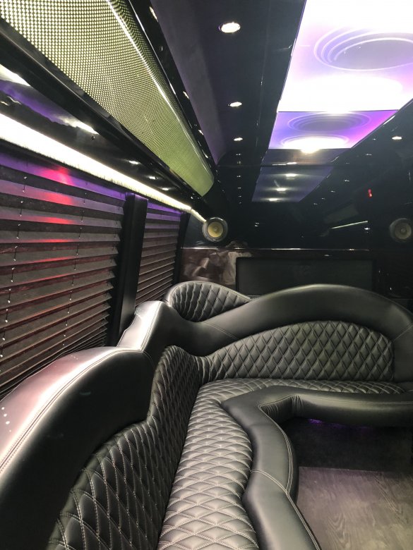 2018 Mercedes-Benz 3500 Sprinter for Sale in Anaheim, CA - Photo 3