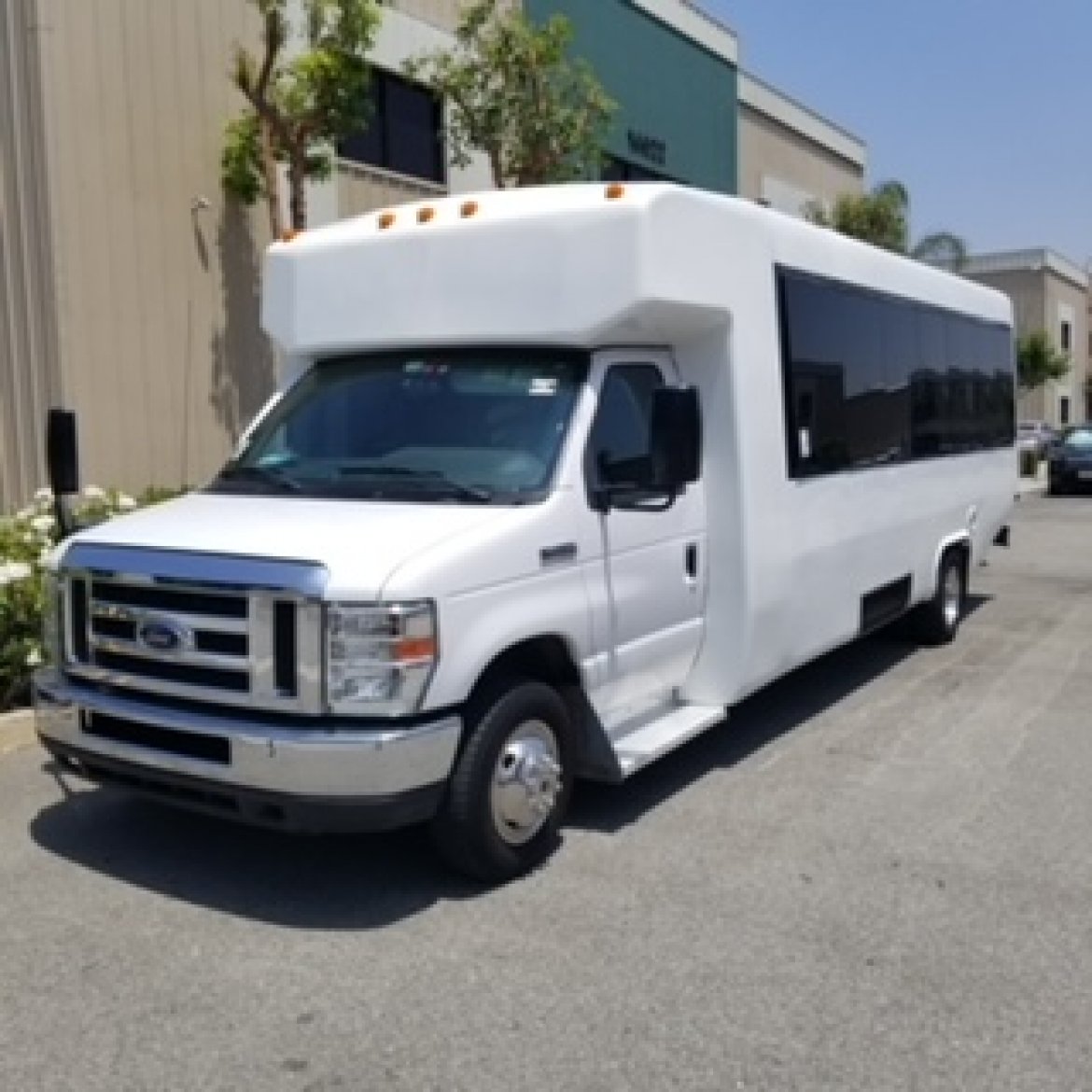 Limo Bus for Sale in fontana, CA - Photo 2