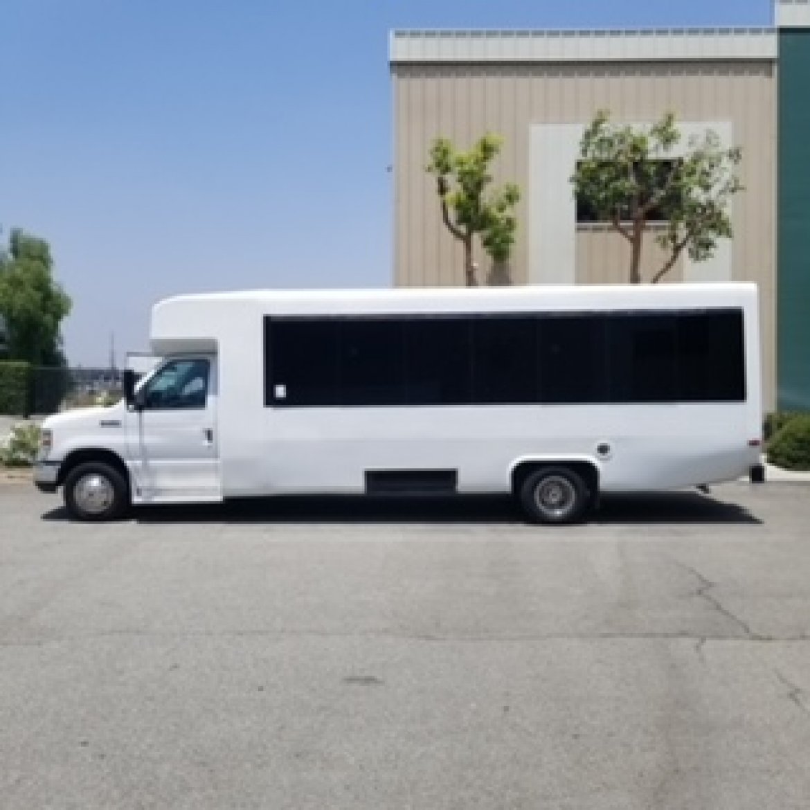 Limo Bus for Sale in fontana, CA - Photo 4