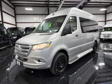 2023 Mercedes-Benz Sprinter 2500 144" Luxe Cruiser Sprinter for Sale in Houston, Texas, US - Photo 3