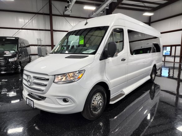 2023 Mercedes-Benz Sprinter 3500 170" EXT Midwest Luxe Daycruiser Sprinter for Sale in Houston, TX - Photo 3