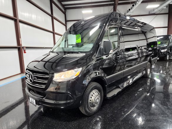 2023 Mercedes-Benz Sprinter 3500 170" Business Class Club J Sprinter for Sale in Houston, TX - Photo 3