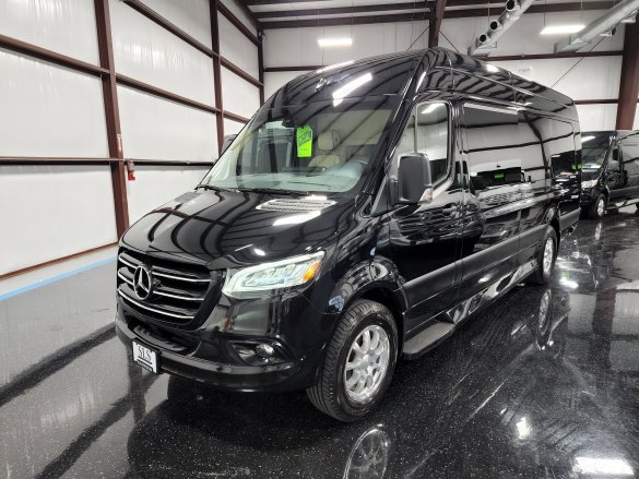 2023 Mercedes-Benz Sprinter 3500 170" Midwest Business Class Club J Sprinter for Sale in Houston, TX - Photo 3