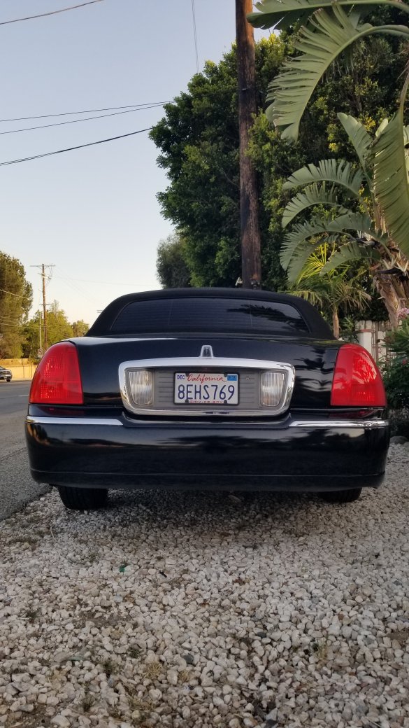 2004 Lincoln Towncar Limousine for Sale in Chatsworth, CA - Photo 3