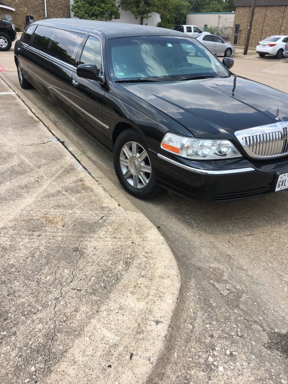 2008 Lincoln Town Car Limousine for Sale in Richardson, TX - Main Photo