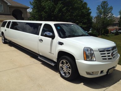 2007 Chevrolet Suburban Limousine for Sale in Frankfort, IL - Main Photo