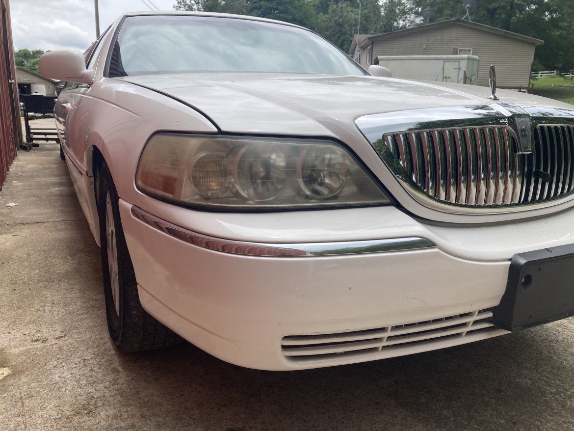 Limousine for sale: 2006 Lincoln Town Car by Krystal
