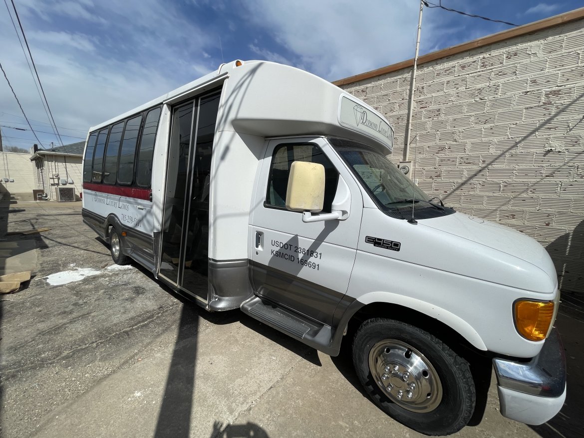 2003 Ford E450 Limo Bus - Photo 2
