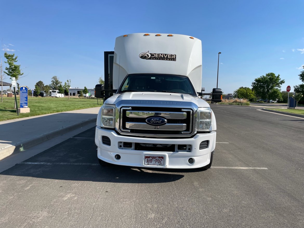 2014 Tiffany Ford F550 Limo Bus - Photo 2