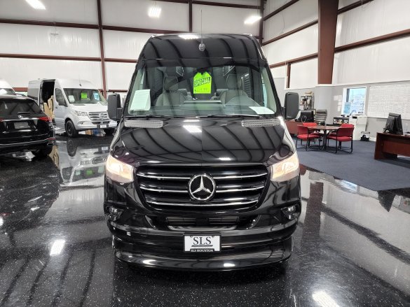 2022 Mercedes-Benz Sprinter 3500 170 Luxe Day Cruiser D6 Sprinter for Sale in Houston, TX - Photo 2