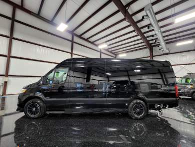 2023 Mercedes-Benz Sprinter 3500 170" EXT Midwest Luxe Daycruiser Sprinter for Sale in Houston, Texas, US - Photo 3