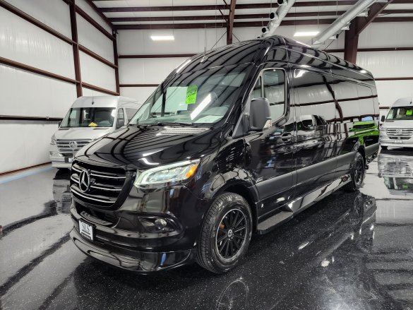 2023 Mercedes-Benz Sprinter 3500 170" EXT Midwest Luxe Daycruiser Sprinter for Sale in Houston, TX - Photo 2