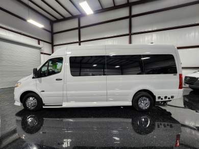 2023 Mercedes-Benz Sprinter 3500 170 Luxe Day Cruiser D6 Sprinter for Sale in Houston, Texas, US - Photo 4