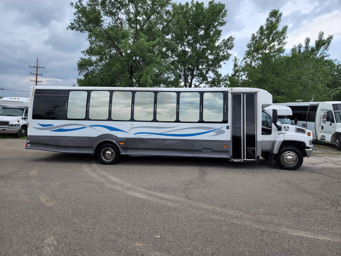Limo Bus for Sale in Erie, PA - Photo 4