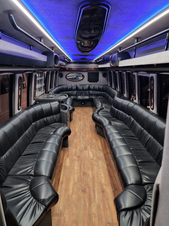 2006 GMC 5500 Limobus Limo Bus for Sale in Erie, PA - Main Photo