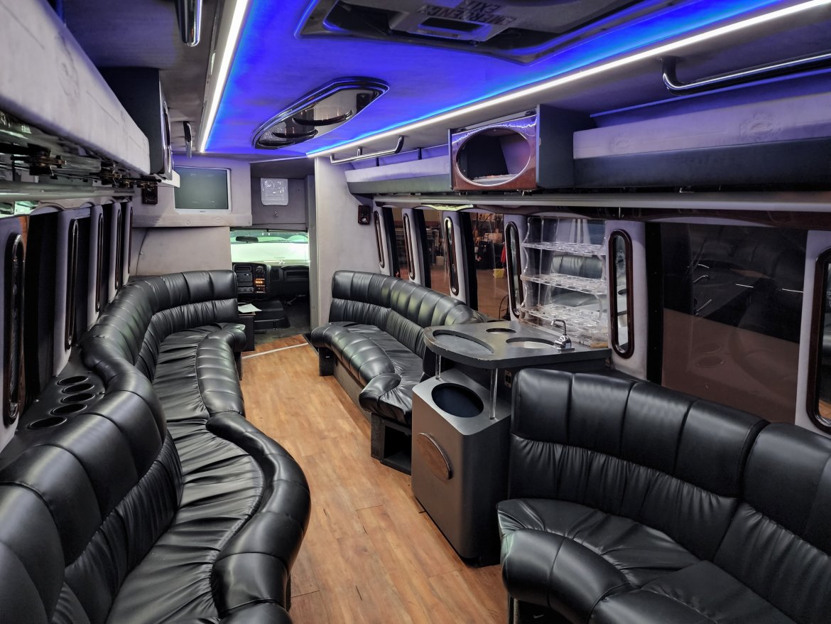 Limo Bus for Sale in Erie, PA - Photo 9