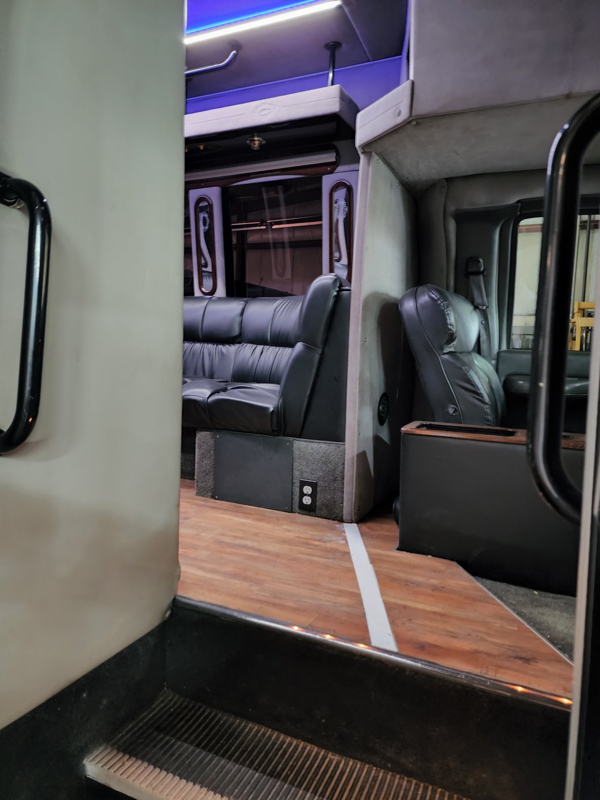 Limo Bus for Sale in Erie, PA - Photo 12