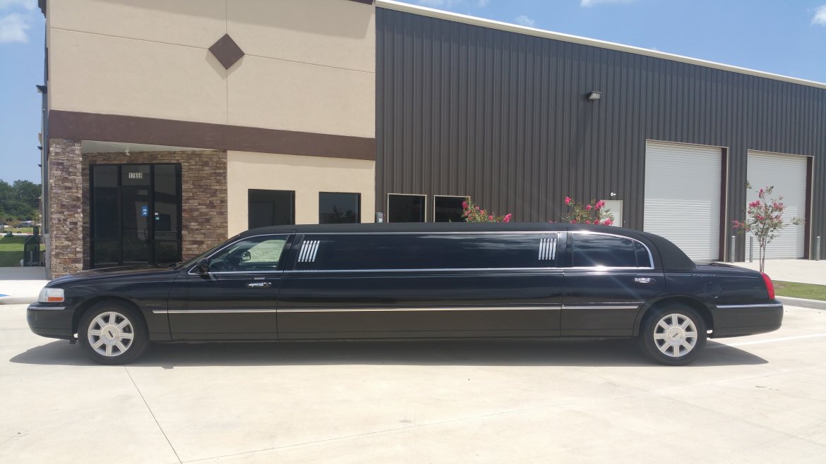 Photo of Limousine for sale: 2007 Lincoln TownCar 120&quot; by Krystal