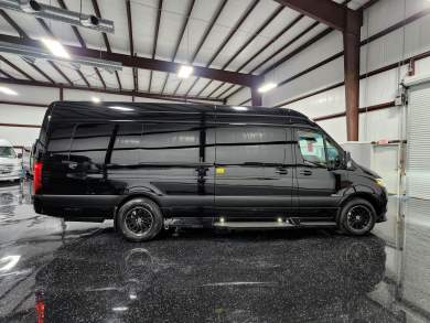 2023 Mercedes-Benz Sprinter 3500 170" EXT Luxe Day Cruiser D6 SS Sprinter for Sale in Houston, Texas, US - Photo 4