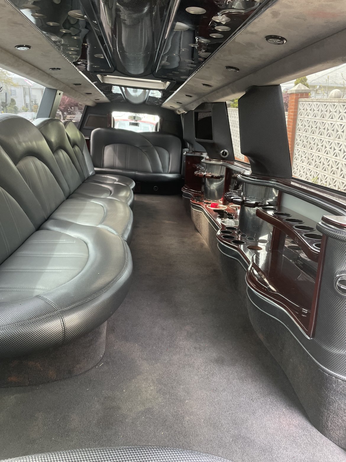 2012 Cadillac Escalade Limousine - Photo 3