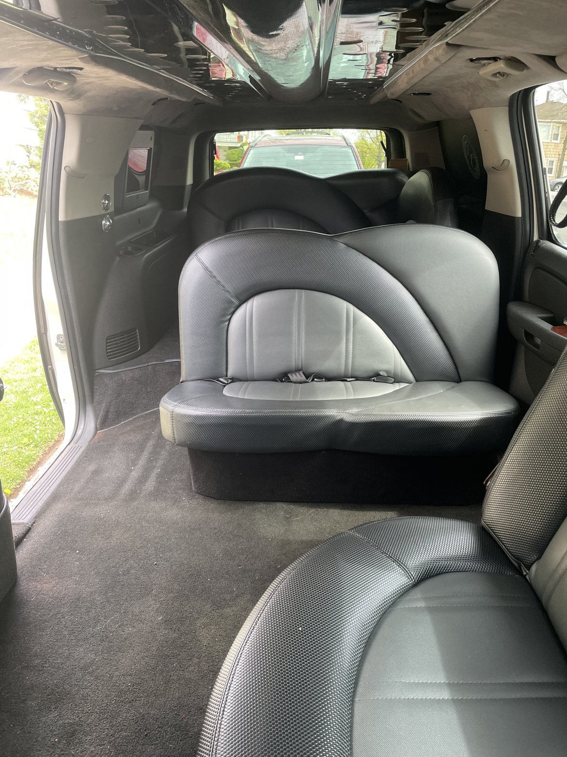 2012 Cadillac Escalade Limousine - Photo 4