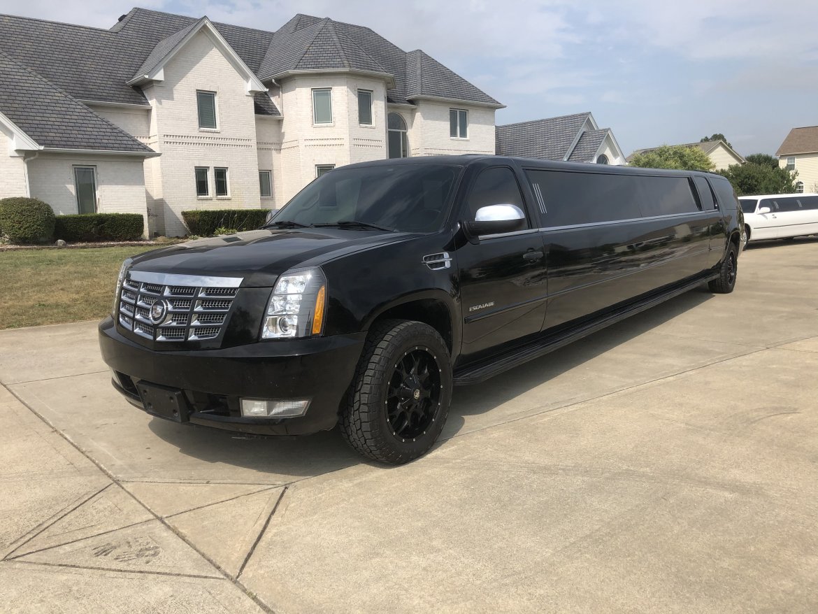 Limousine for Sale in Greenwood, IN - Photo 4