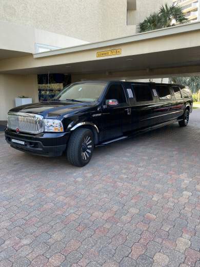 2004 Ford Excursion Limousine for Sale in Naples, Florida, US - Photo 3
