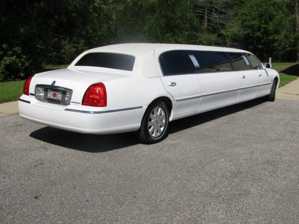 2004 Lincoln Town Car Limousine for Sale in Bradenton, FL - Photo 2